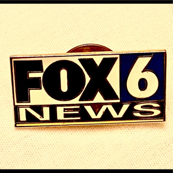 2 Vintage/Collectible Local 📺 TV News📰 Pins - Picture 8 of 11